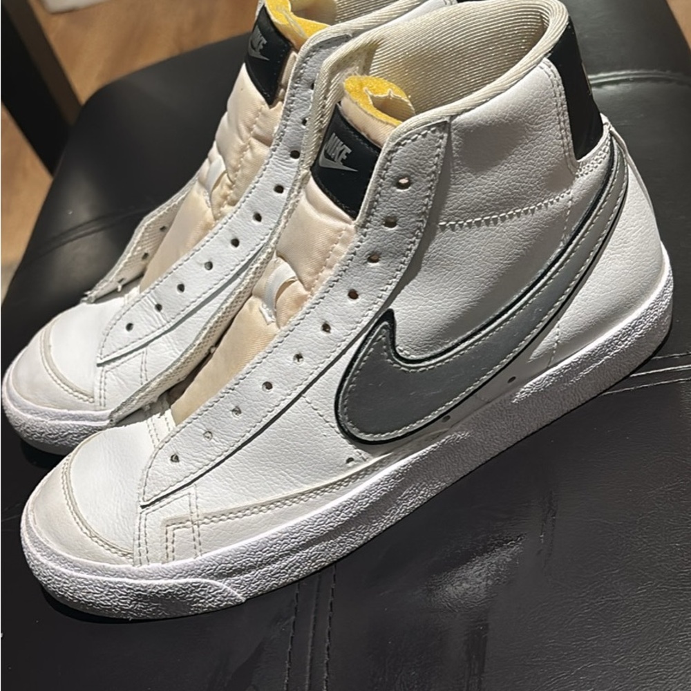 Nike White and Black Retro Low-Top Sneakers